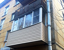 Остеклённый балкон вид с улицы