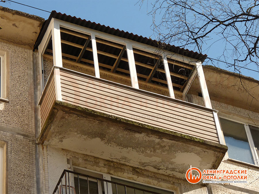 Монтаж балконной крыши