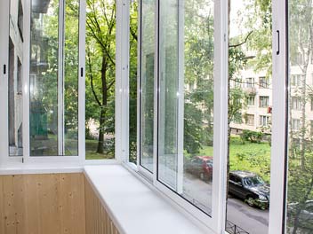 Остекление балконов с выносом - вид изнутри