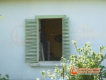 Фото старого окна в загородном доме Гатчино