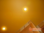 Точечный светильник в натяжном потолке - фото 2
