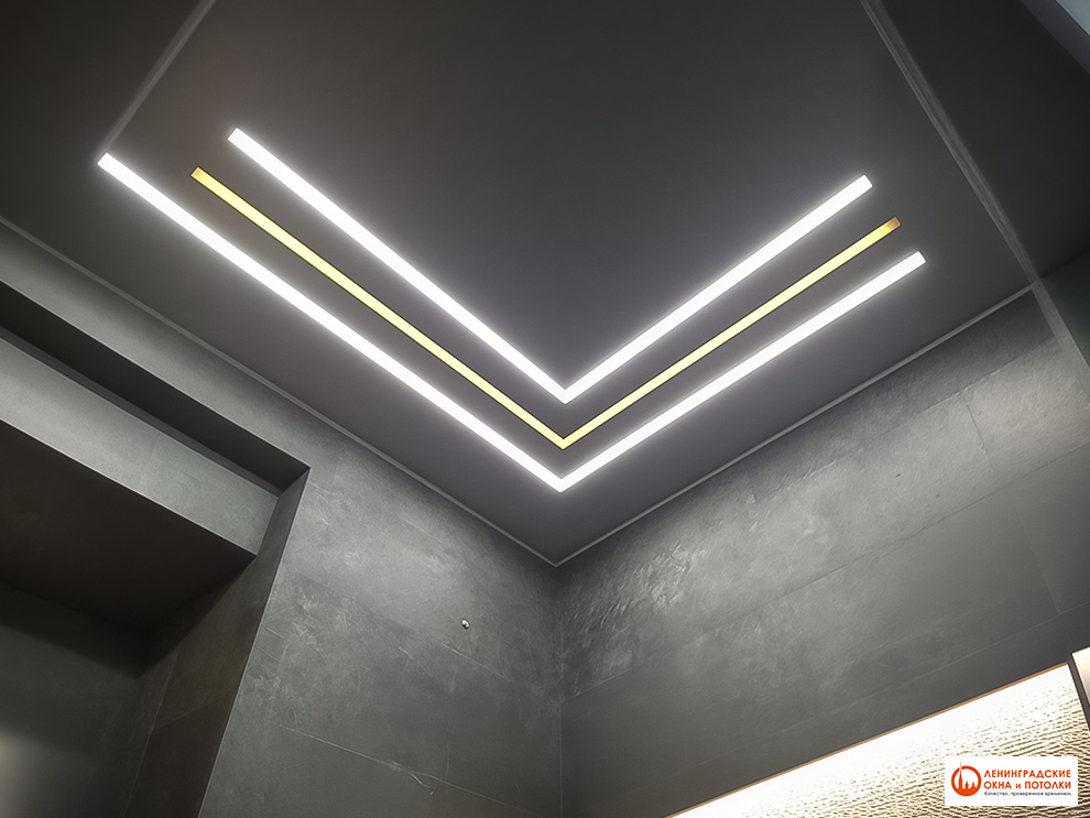 натяжной потолок в ванной