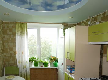 Фото натяжного потолка для кухни